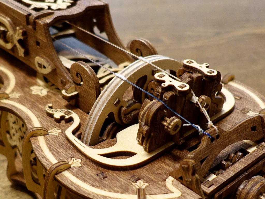 No Zo 完成 はじめてのハーディガーディヽ ノ 試奏 見よう見まねなので おかしなところはご指摘plz 週末の 大阪中世メシ 羊クルクル焼きに持っていくので 弾いてみたいかた あそんでね Ugears Hurdygurdy T Co Syylwys6bd