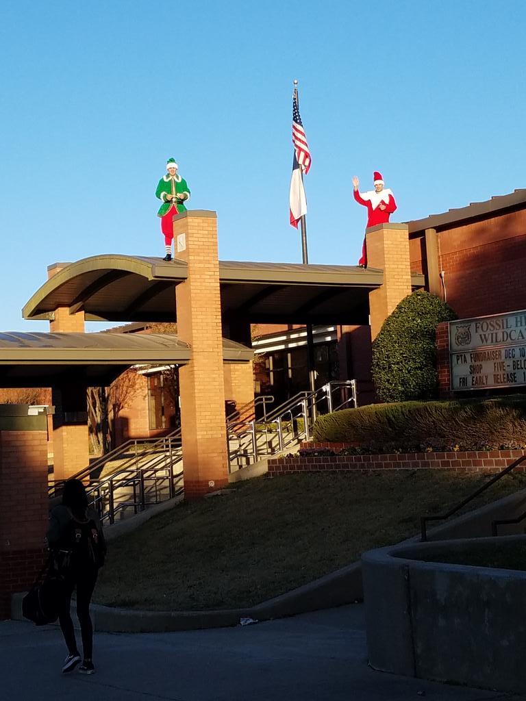 jegonzales051's tweet photo. @Fossil_Hill our Wildcat Elves greeted students to school with candy canes and smiles #2017Fun @JMcLaughlin81 @ulyapay https://t.co/yFe1DgMFKd