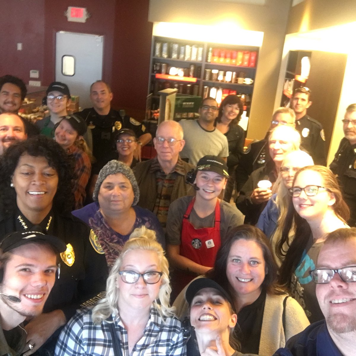 Thanks you <a href="/LCFlaPD/">Lake City Police</a> for supporting our community!! The #Coffeewithacop event was a great success 😀