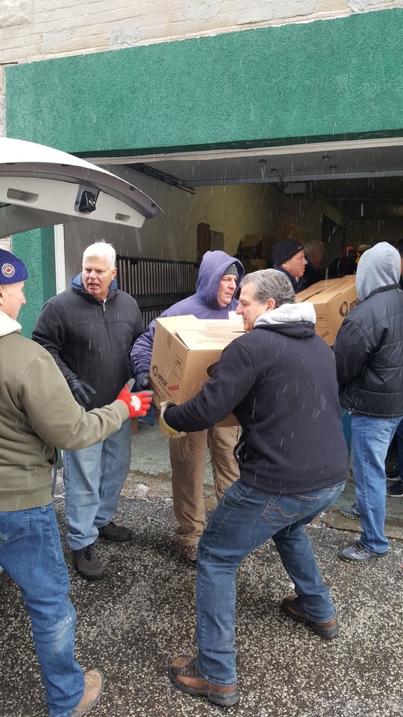 rebecca_tarabay's tweet photo. @WindsorPolice @WindsorGoodfel  Christmas box packing event! Over 2000 boxes going out today to communities in need across the city! https://t.co/zb5uNpdwVt