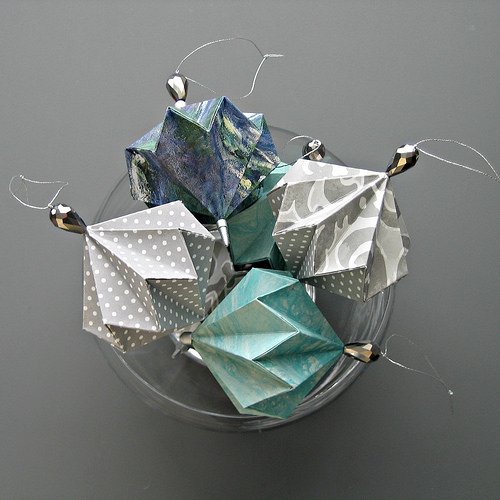 allthingspaper's tweet photo. Make several kinds of origami Christmas ornaments including these very fun geo balls: https://t.co/Irv9mza7LN #origami #craft #papercraft #ornaments https://t.co/CaDhVu7qiC