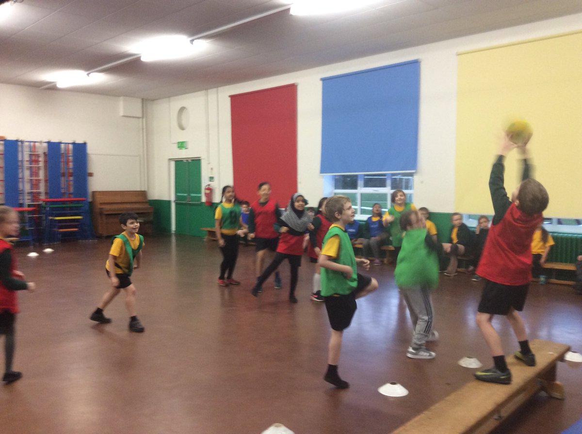 firsprimarysale's tweet photo. #Year4KH and #Year4SC enjoying a benchball tournament this afternoon. #ActiveFirs🏃🏽♂️ #TeamWork 🏃🏼♀️#FunWithoutTheSun 🌧 @PEandSportsHub https://t.co/d8XggdRpgs