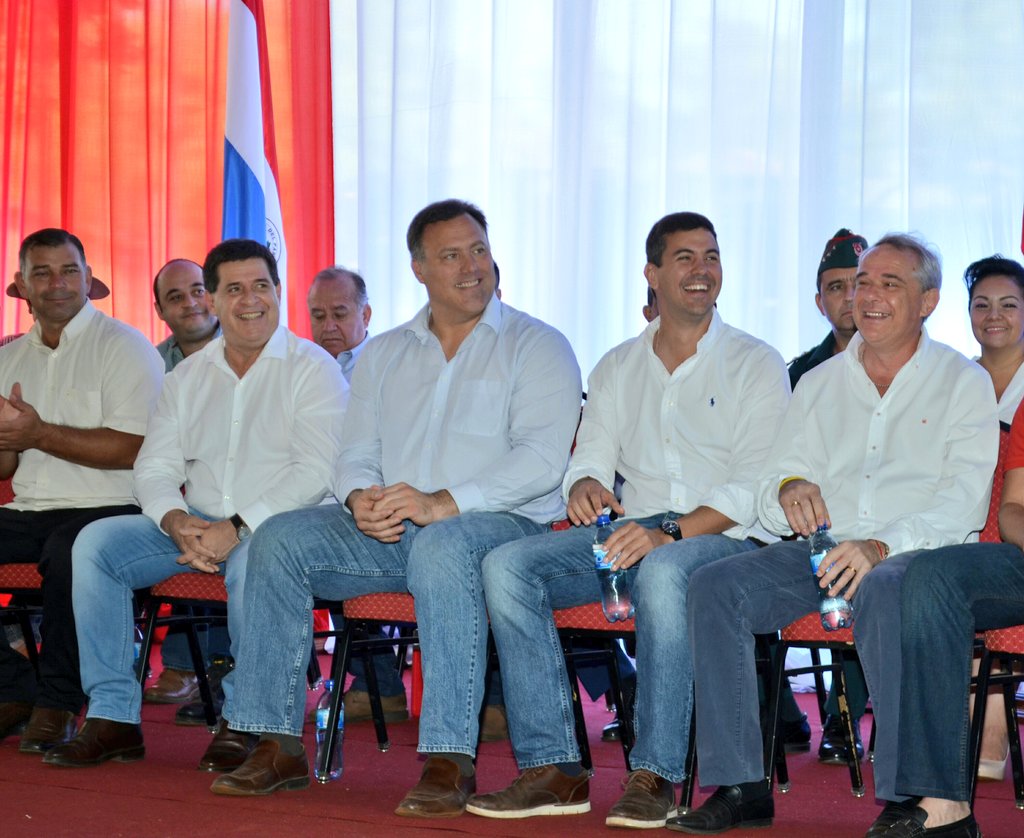 LGneiting's tweet photo. Acompañe al Señor Presidente @Horacio_Cartes al distrito de Mayor Otaño #Itapúa, donde en un acto cargado de emociones para los pobladores de esta zona, se di�� a conocer la adjudicación del Corredor de la exportación 14/18 que unirá el 7mo. Departamento con el del Alto Paraná. https://t.co/rXWgf8TNIy