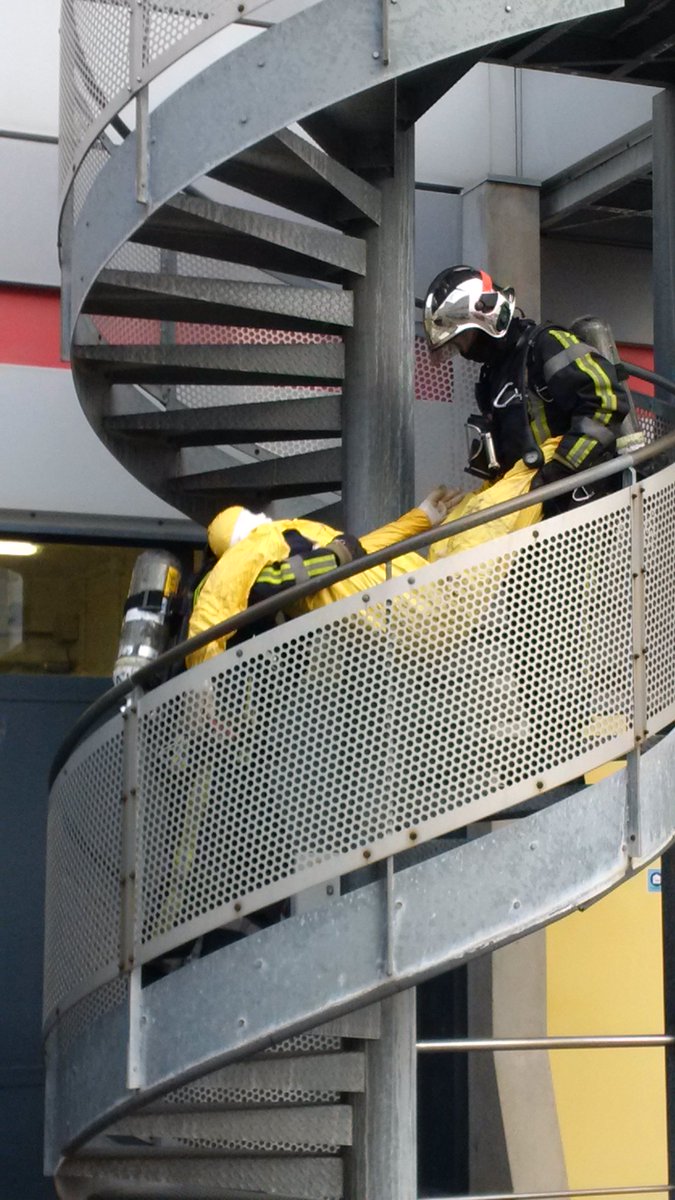OranoMelox's tweet photo. @pompiersdugard Nos équipiers #securite en plein #exercice avec @pompiersdugard 🚒 Complémentarité des matériels et des savoir-faire 👩‍🚒👨‍🚒A lire bientôt dans @objectifgard https://t.co/QEq3U11PtW