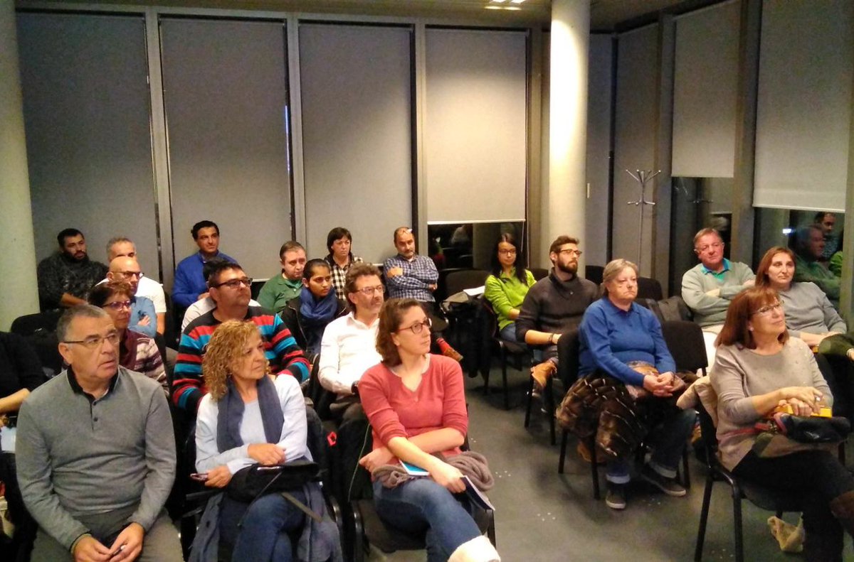 Tarragona2018's tweet photo. Les formacions dels #Voluntaris2018 són essencials per preparar els Jocs i abarquen diferents temàtiques, entre elles la que s'ha tractat en la darrera sessió, la seguretat. Seguim! https://t.co/MahAlpEqEY