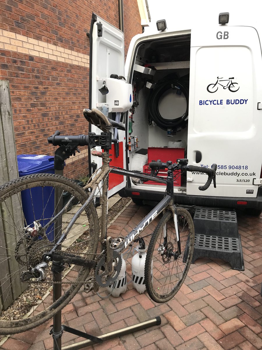 bicyclebuddy's tweet photo. On road or off road it’s vital to keep the mud and salt at bay .. #fixmybike #keepmeclean https://t.co/r4baeOc7Q5