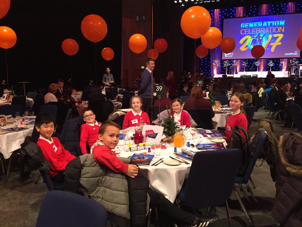OasisLongCross's tweet image. Very excited Year 6 children awaiting the start of the Oasis National Awards 2017 #generationcelebration   #ONSA17