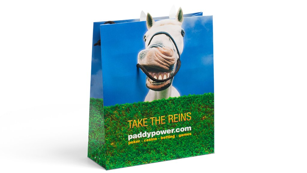 nPackLuxury's tweet photo. This custom cut paper bag is printed in 4 process colours. Both the print and the bag will differentiate your brand from your competitors.
#retailpackaging #paperbagmanufacturer #packagingdesign #design #brand #packaging #paperpackaging #luxurypackagingsupplier #npack https://t.co/BgbSCyiEM8