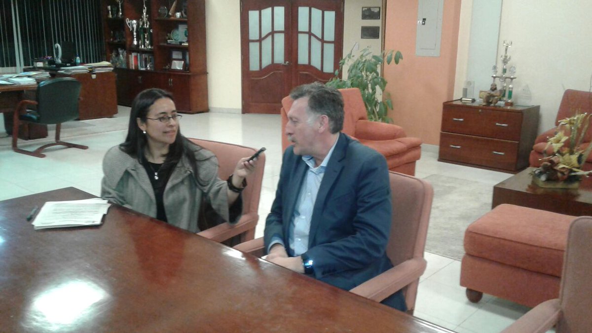 uptcradio's tweet photo. "La internacionalización este año ha permitido a muchos estudiantes y docentes ir a estudiar en el exterior, y que personas de otros países vengan a tener una experiencia enriquecedora en la @universidaduptc” Dr. Hugo Rojas en #RectoríaAlAire @VIEUptc https://t.co/HtVsDKhCnS