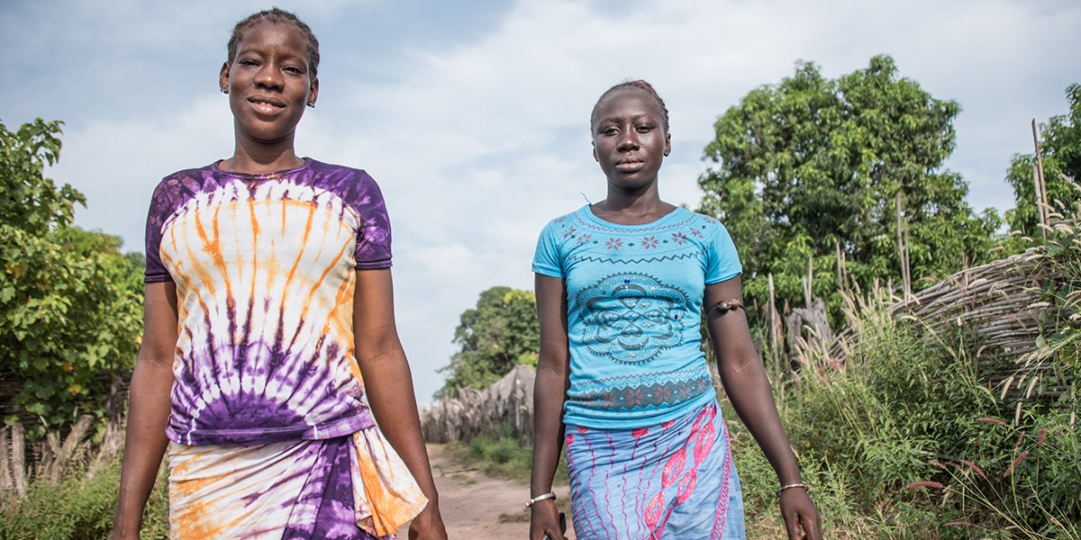 Twee vriendinnen uit Senegal zeiden nee tegen hun kindhuwelijk - stuur hen een persoonlijke boodschap >> bit.ly/2AN3Lzm #GirlsCount