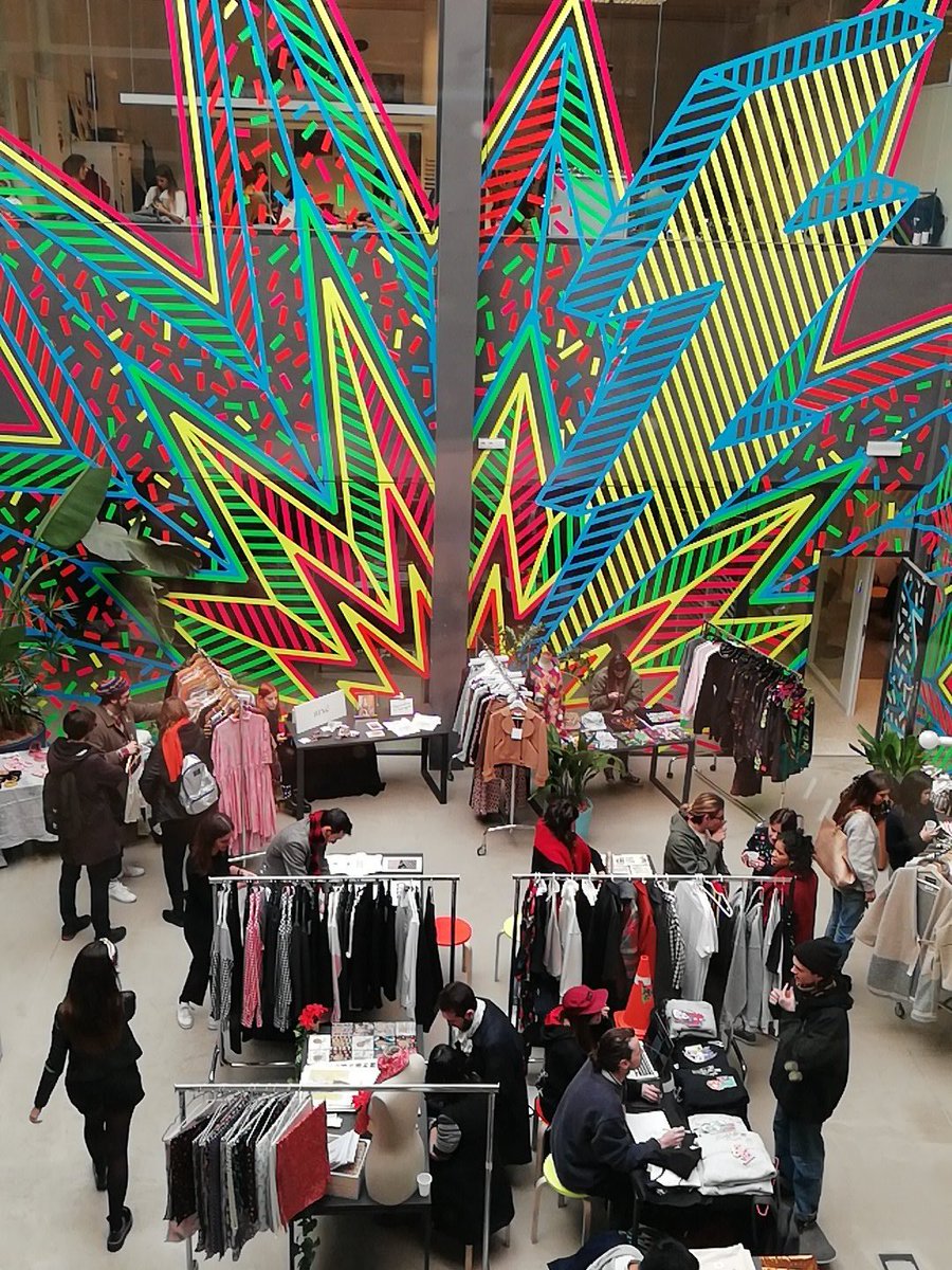 ¡Ha llegado el día! Disfruta hasta las 21h de nuestro #ChristmasMarket y aprovecha para comprar artículos geniales de <a href="/manuel_bolano/">Bolaño</a>, <a href="/KRobustella/">krizia robustella</a>, <a href="/carlotaoms/">carlotaoms</a>, <a href="/SSICANDPAUL/">SSIC AND PAUL</a>, <a href="/danielrosa_es/">DANIELROSA</a> y <a href="/adri_m_t/">Adrià Machado</a>. ¡No te lo pierdas! 🎅🛍️🎁