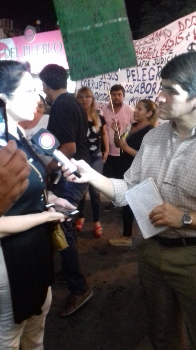 tucuman_llora's tweet photo. Roxana Teves y Mario Ibarra, víctimas de #Tucumanllora, entrevistados durante la marcha, por Canal 8 Tucumán. https://t.co/UNTL9tTMlB