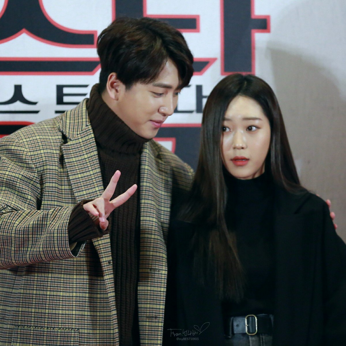 171213 스타워즈 시사회 #B1A4 #바로 #I #차남매

늘 선우가 그리운 바나 사진첩에 가끔 꺼내 볼 수 있는 추억 한장 추가💚 오빠미 뿜뿜하는거 너무 오빠오빠하구요.....(엄마가 좋은건 크게 보라고 그랬어요.)