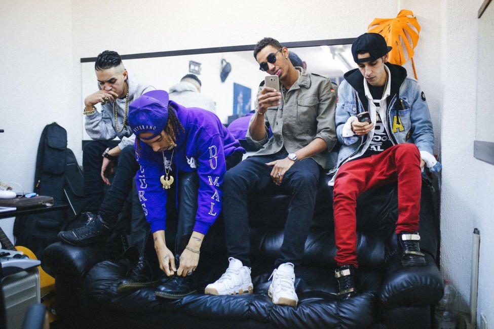 RapologiaIT's tweet photo. La RRR Mob canta e produce come i più grandi: è davvero nato un "Nuovo Impero?" - https://t.co/iAW6YXRrhI #HichyBangz #IsiNoice #Laioung #Momoney #NuovoImpero #RrrMob @Laioung @IsiNoice @HichyBangz https://t.co/LdEYRioeg3