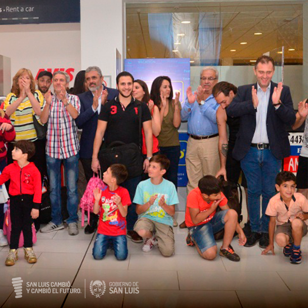 alberto_rsaa's tweet photo. Bienvenidos Eile, Lama, Elma, Philip, María, George, Mira, Najdat, Dalal, Naia, Antoun,Ibrahim, Abeer, Missan, Zain, Wael Maher y María a San Luis.
¡Les deseo muchos éxitos y felicidad en nuestra provincia!
@CasinaPioIV 
https://t.co/PrAd8TOyKA https://t.co/fqQu9O0dNC