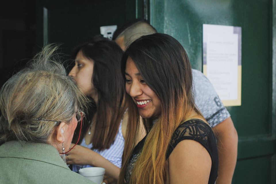 Una sonrisa tiene el poder de transformar un estado de humor. Por eso regalamos sonrisas en <a href="/FdvLugano/">Iglesia Fdv Lugano</a> a cada persona que conocemos!!!