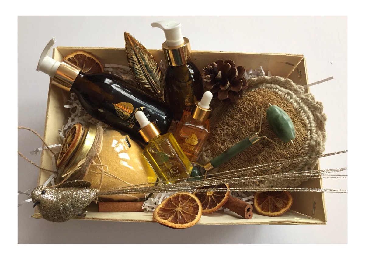 PBotanica's tweet photo. G I F T  B O X E S ✨ The holidays are fast approaching! Why not create a lasting impact with one of our #ethical, #ecofriendly custom gift box option? #giftideas #giftsfromnature 💚🌿 https://t.co/Fi4QC3j591