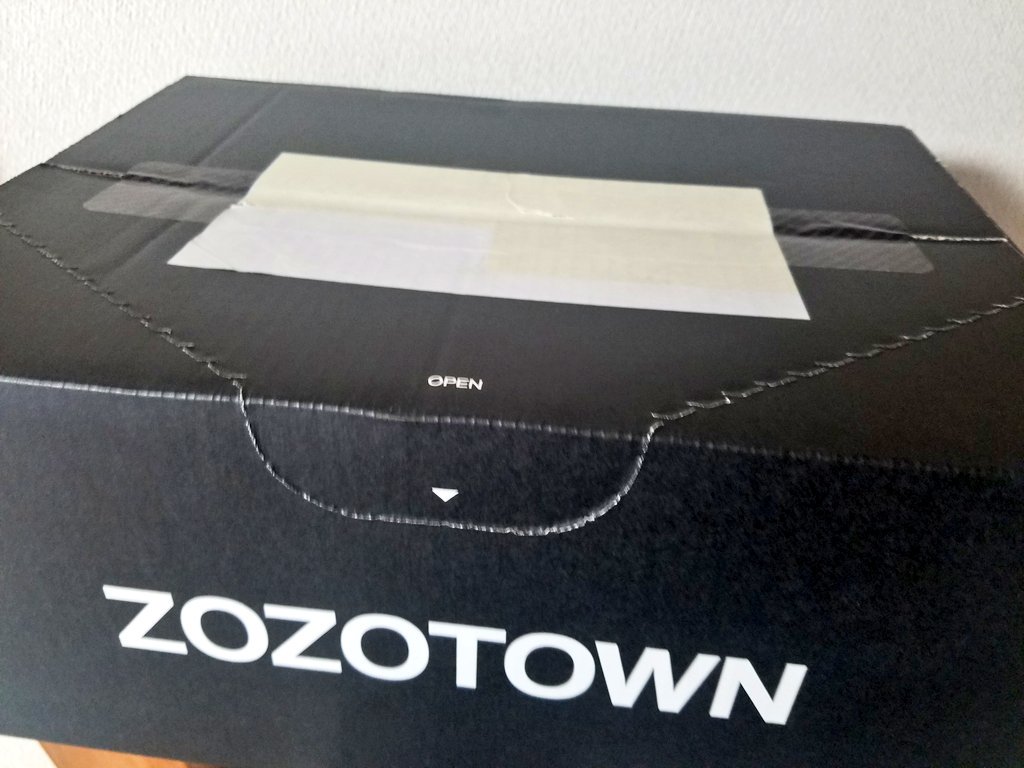 Tetsu Twitterren 初zozo 黒塗りで立派な段ボール箱で届いて意外だった 開けるとまず タグを外すと返品 できなくなるので注意 など書かれた返品の案内がありamazonなどとは違う返品前提の戦略なのだろうと感心した 買ったマフラーの品質は良かったのでファスト Tetsu Twitterren 初zozo 黒塗りで立派な段ボール箱で届いて意外だった 開けるとまず タグを外すと返品 できなくなるので注意 など書かれた返品の案内がありamazonなどとは違う返品前提の戦略なのだろうと感心した 買ったマフラーの品質は良かったのでファスト