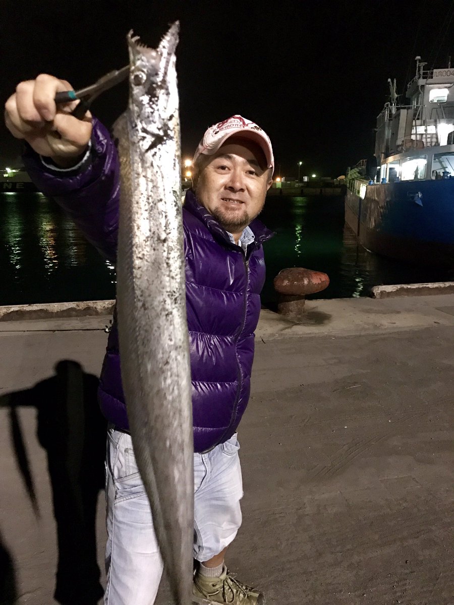 釣りドカタ 佐藤 裕介 明後日からの台湾遠征メンバーの特訓をしに那覇までやってきた釣りドカタ 那覇のポイント が全然わからずとりあえず常夜灯のある場所で練習を始めたら河川仕様のタックルでまさかの太刀魚釣り上げ優勝 初太刀魚に興奮ドカタ 沖縄 釣りドカタ 佐藤 裕介 明後日からの台湾遠征メンバーの特訓をしに那覇までやってきた釣りドカタ 那覇のポイント が全然わからずとりあえず常夜灯のある場所で練習を始めたら河川仕様のタックルでまさかの太刀魚釣り上げ優勝 初太刀魚に興奮ドカタ 沖縄