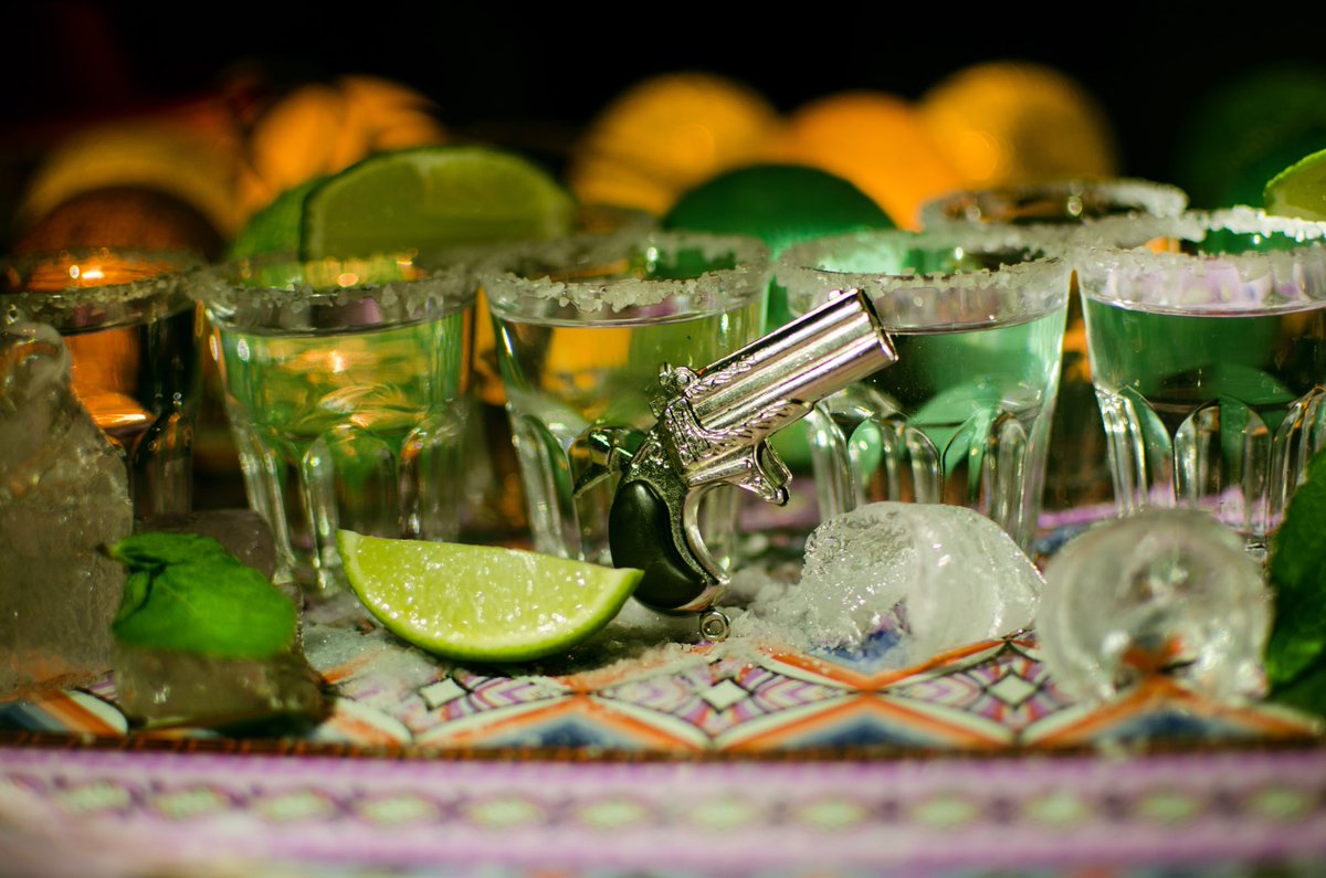 Hey! Vai Tu atceries, ka šovakar ir trešdiena - mazā piektdiena! Citāds gaida tevi jau no plkst. 20:00
Bet tas nav viss. Mēs jau sākam gatavoties Jaunā gada sagaidīšanas ballītei meksikāņu krāsās. Domājam par mūziku, par dekorācijām un, protams, par tekilu un tās kokteiļiem.