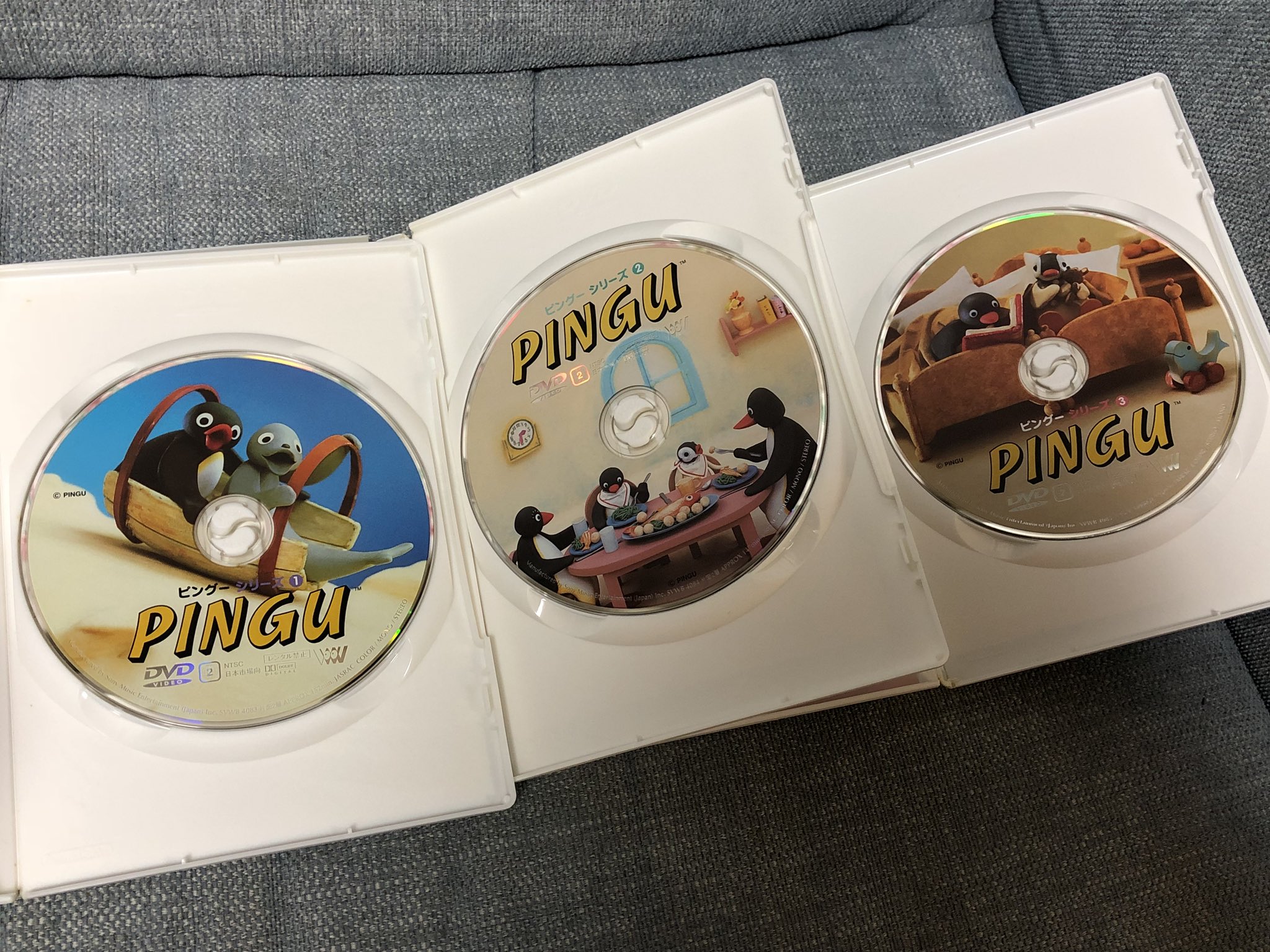 Ponnao ピングー 熱も再燃してきて Funfunboxをとうとう中古 で買いました 手元に同シリーズの3と4だけがなぜだかありまして 同仕様かと思ったらフルカラーのdvd盤でビックリした 地味に嬉しかったw 4もカラー版あるのかなあ 初回限定 T Co