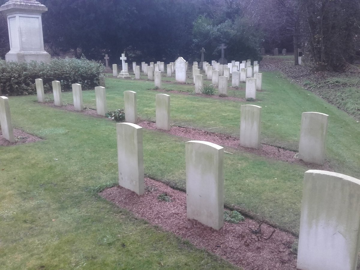 CwgcTeamEast's tweet photo. We are busy Planting and Strulching in Norfolk today before the rain arrives. #cwgcteameast #Strulch #PeterBeals https://t.co/QzOa25uwZw