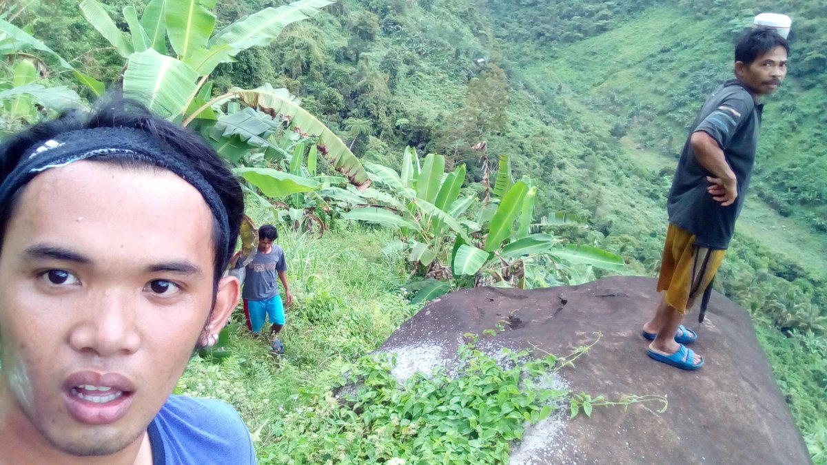 SMBReuben's tweet photo. First time ko magHike sa napakatarik na bundok. Without any safety gears.
#MisamisOccidental
#Hiking
#WorkWorkPaMore
#ScariestMoment2017 https://t.co/9d93KeiWFH