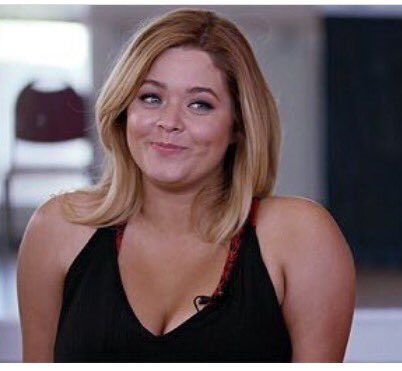 MelissaKoziol1's tweet image. The most beautiful smile ever shez so cute 💜💚💛💗 @SashaaPieterse #sashay #sashapieterse #pll #Emison #prettylittlelaurs