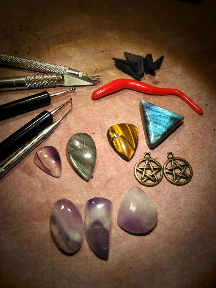 ElementalMagicC's tweet photo. Crafting tools and stones!! I love what i do! πππ
Ferramentas de trabalho e pedras!! Adoro aquilo que faΓ§o! ππ
#working #workinginprogress #lovewhatido #crafting #craftingproccess #handmadeproccess #makingoff #craftingtools #workingtools #craftingproccess #handmadejewelry https://t.co/7LMW5BJzlS
