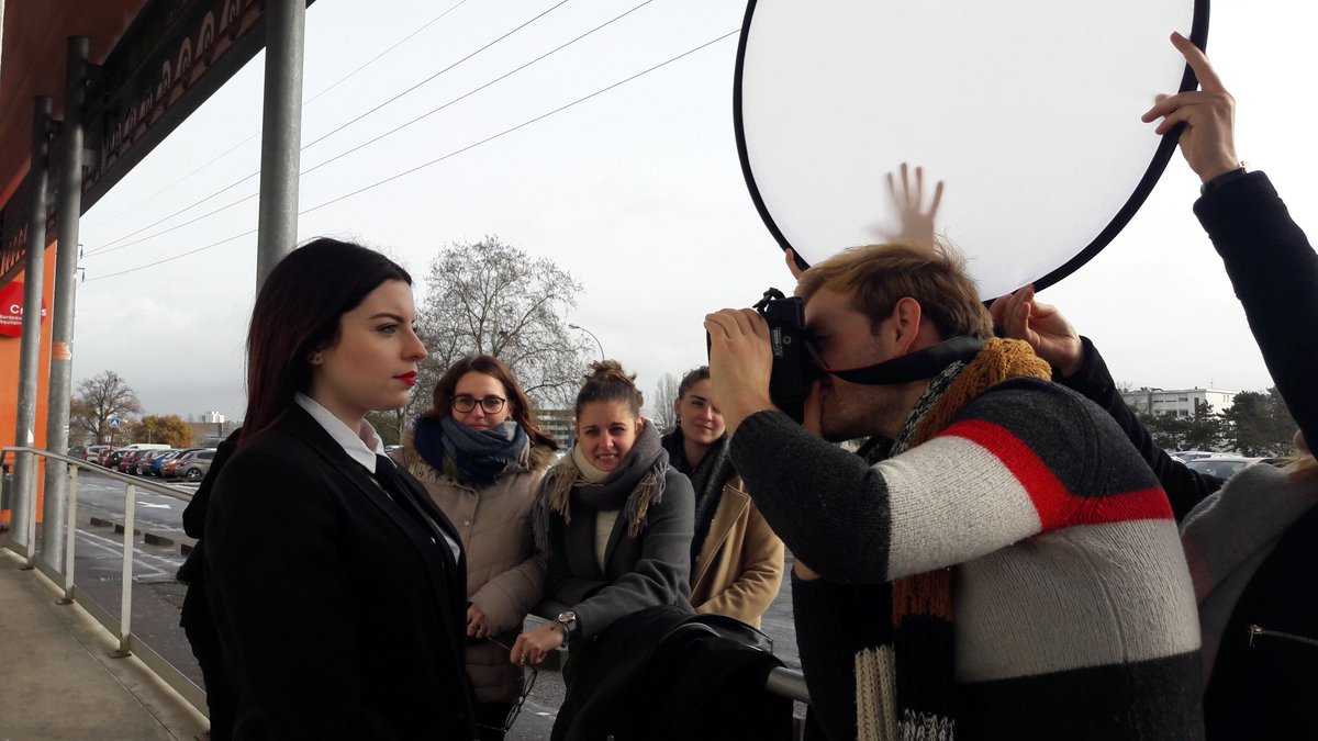 En plus d'être experts, on sait être polyvalents 😉 ajd c'est #shooting pour le #magazine Points Sur les I prévu pour janvier : Femmes et communication #expertISIC