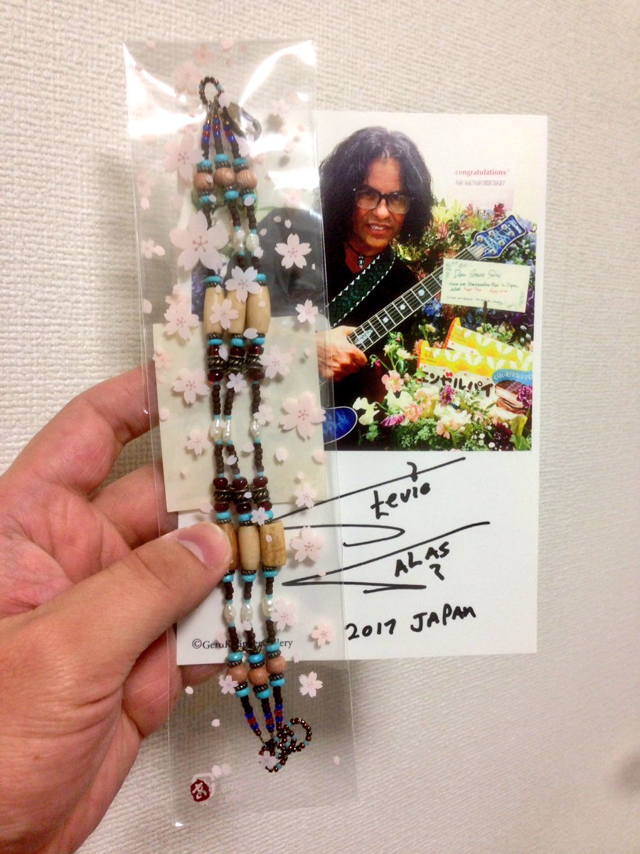Bz_s_and_a_DoAs's tweet photo. #GerdKnapper 様製作のブレスレット #StevieSalas Model-1に続いて、Model-2が届いた!!!✨✨✨
@GerdKnapper様、ありがとうございました!(*^^*)♪
Model-1と同様に、LIVEやプライベート等で着用していこ♪(´ε` )
#StevieSalas
#ブレスレット
#Model2
#GerdKnapper
#INABASALAS
#SUMMERSONIC2017 https://t.co/3uZixRgSwi