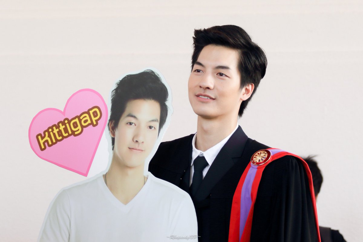 Rhapsody13P's tweet photo. Mr. Gap and Gap Standee #GapGraduation #GapKittichat #KittiGap #ConversationThailand #TUSexyBoy https://t.co/jSDgsQhOBF