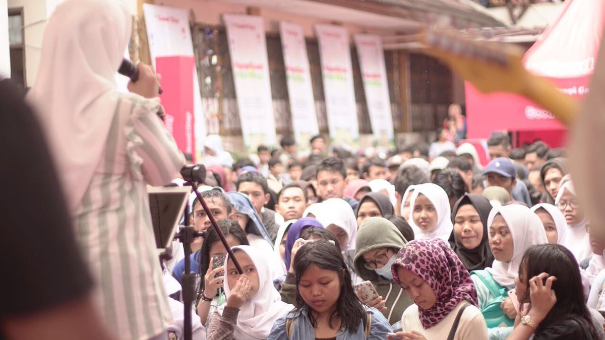 #Day3 Di SMA PASUNDAN 2 BANDUNG. Kalian kereeen!! Hatur nuhuuunnn #GoodDay #ngopigaul