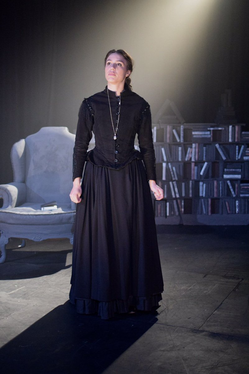 OmnibusTheatre's tweet photo. DON'T MISS - 14, 15,16 December. Just 3 more days to see this ⭐️⭐️⭐️⭐️ production of @Strangefishco Turn Of The Screw. Prepare to be sitting on the edge of your seat. 'A wickedly good yarn for modern day audiences'@spyinthestalls Book https://t.co/zZ7ikb3FzX #Clapham https://t.co/GmUoMdGkYu
