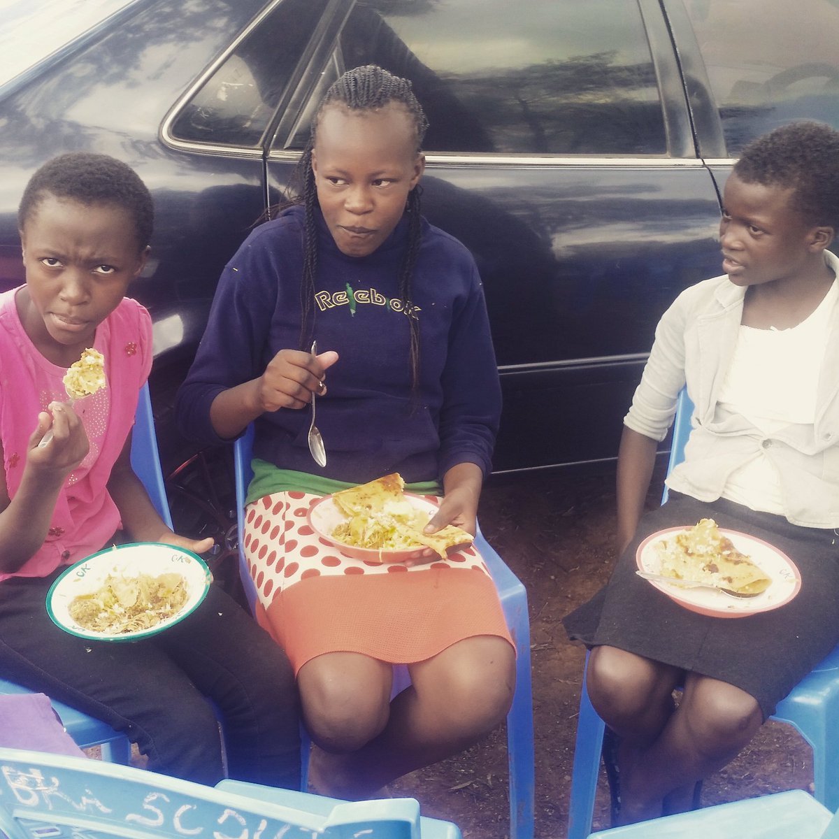 kiberakids's tweet photo. Lunch time! 😍🍴 #kiberakids #lunchdatewithfriends https://t.co/IEWwSFo5NC