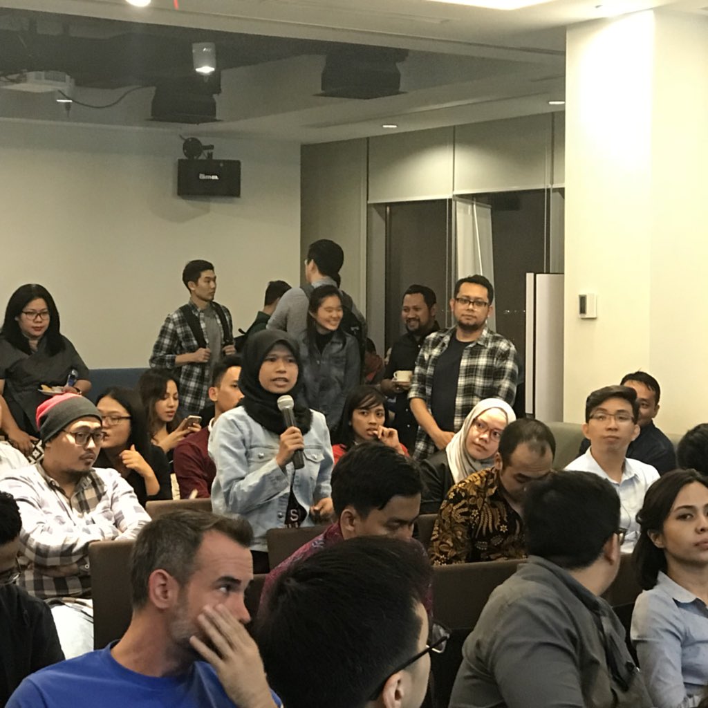 dailysocial's tweet photo. Currently happening: QnA session. 

#DailySocial #JakartaMeetup https://t.co/Sd7qKjYEzr