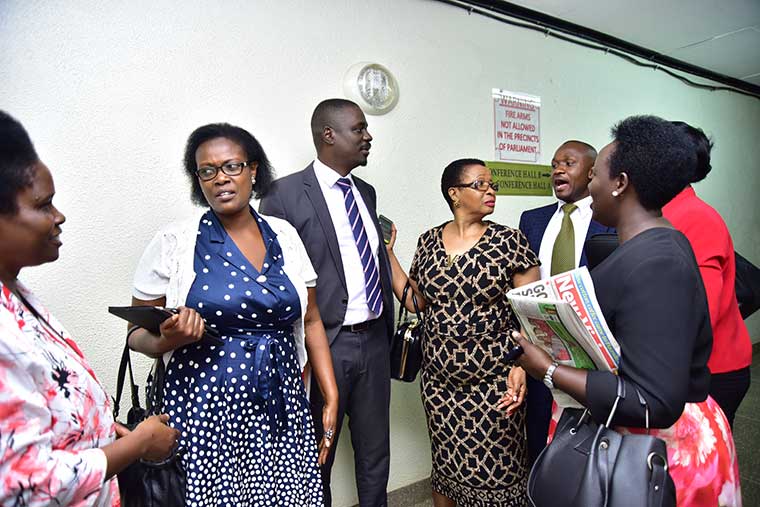 observerug's tweet photo. #AgeLimit limit: NRM MPs blocked from leaving country, Kampala. Those abroad have been called back. "We want the bill passed before X-mas and if you let them go to their constituencies, we may fail to raise the number" https://t.co/XzAdAz5E7E #Uganda https://t.co/R6IP5HQpMp