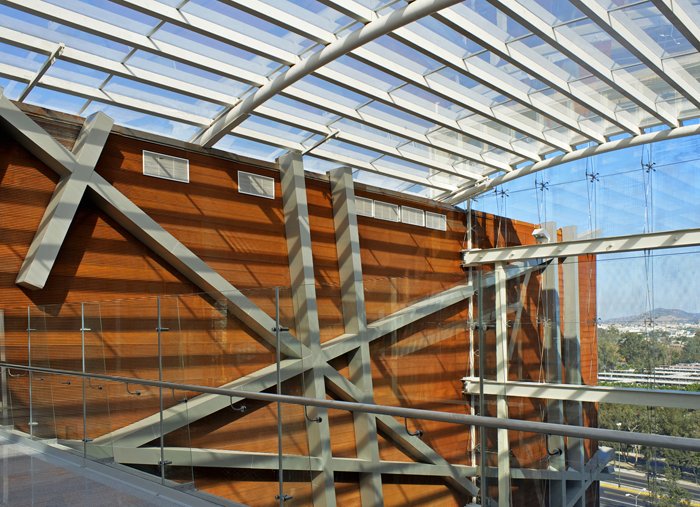HDLatam's tweet photo. Una de las #bibliotecas más grandes e importantes de #México, la Juan José Arreola, utiliza revestimiento #Miniwave en #acero #corten, aporte clave en su estética e impacto ambiental https://t.co/97DuHS4zHh #OBRASHunterDouglas #arquitectura #diseno https://t.co/8mk8yXN1zU
