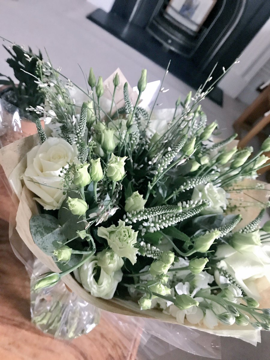 VerityAO's tweet photo. Sooo... these just turned up at my door. (Wasn’t the usual ASOS man I was expecting)! How insanely beautiful are these Wintery white blooms!? My perfect flowers, and my first bunch in YEARS! I love them😍 #Christmassy #flowers Oh + they’re from @FloristBristol too! #Shoplocal 🌿 https://t.co/O5fzrZoDxo