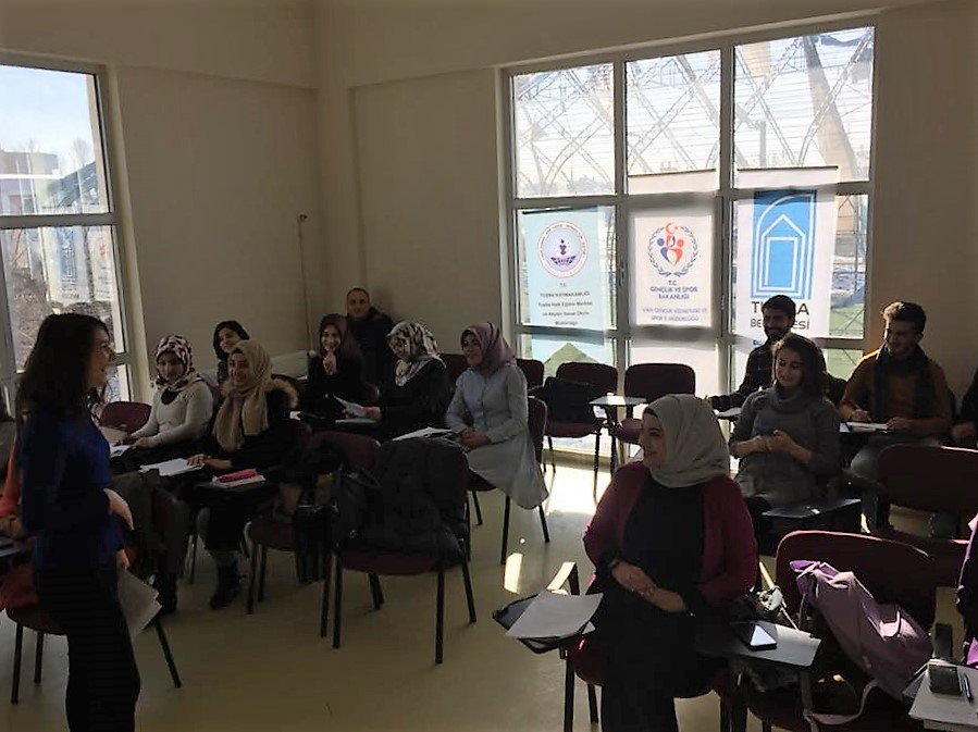 İlk günkü aşkla, söz verdiğimiz gibi #vanınyükselendeğeriTuşba da Tuşba Belediyesi Kültür ve Sosyal İşler Müdürlüğü bünyesinde açmış olduğumuz 'Diksiyon Kursu'muzda kursiyerlerimiz eğitimlerine devam ediyor.