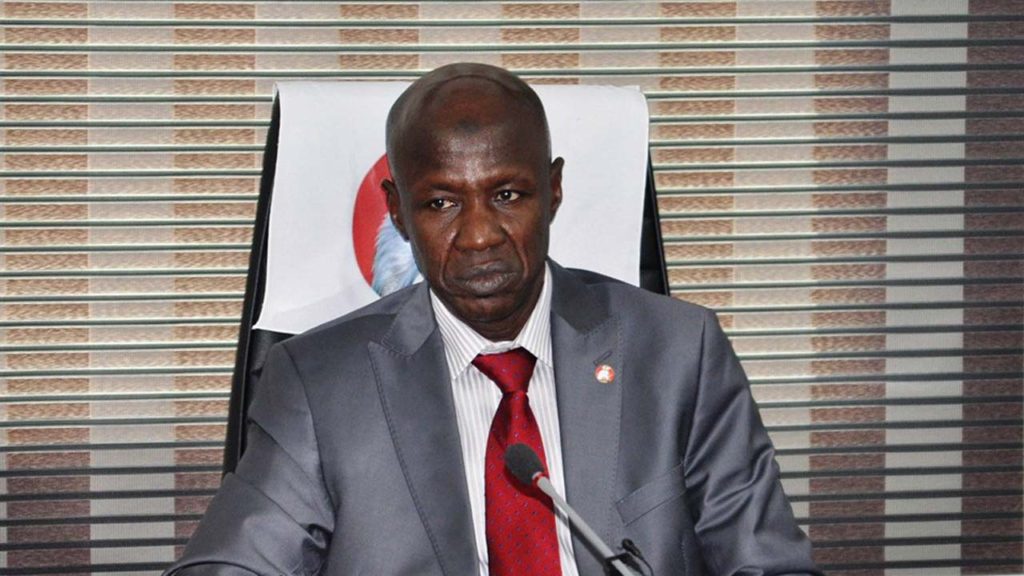 Personnels of DSS has reportedly killed an officer during a gun duel with police officers guarding loots hidden by EFCC boss, Ibrahim Mustafa Magu.