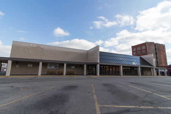 SoapboxCincy's tweet photo. @walnuthillsrf' acquisition of the now vacant Kroger will allow for a new, community-focused development in the heart of the neighborhood. https://t.co/GCHh0Cz9Cw https://t.co/EoG9tZqnfM