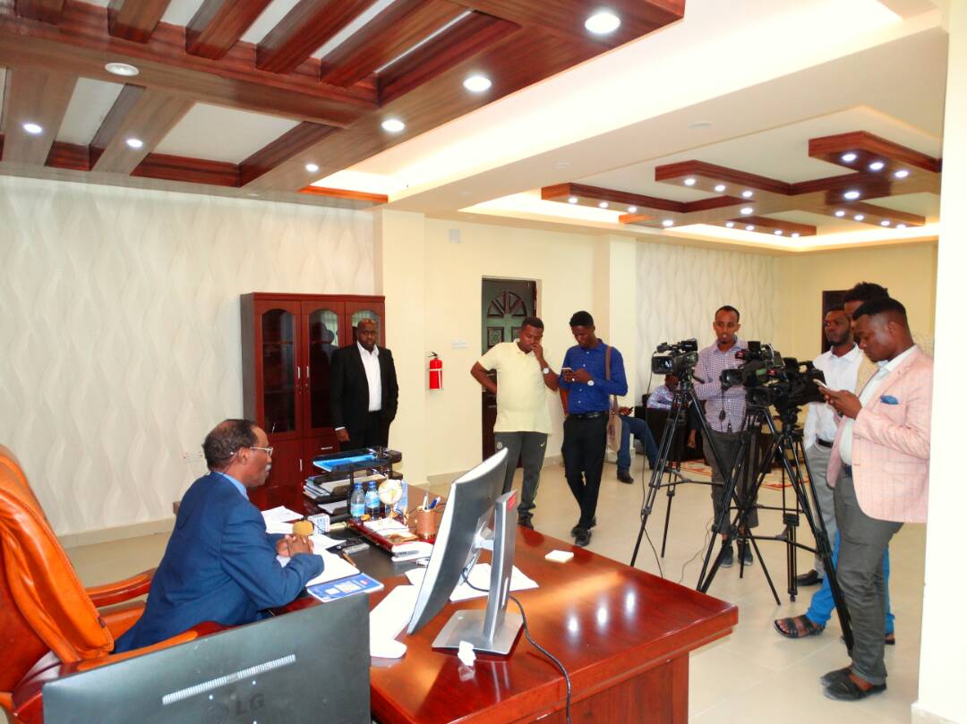 DrBeileh's tweet photo. Thanks to @SomaliPM   for his visit today to congratulate @mofinance  staff on IMF  SMP successes. The Ministry is determined to fulfil its mandate to support the development of our country &amp; the progress of our people through fiscal reforms. https://t.co/uD9x4qM5XD
