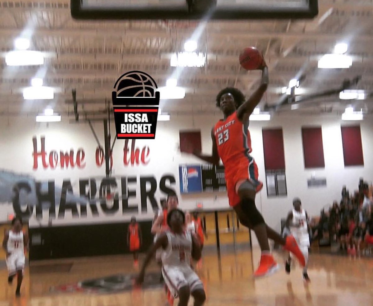 BayAreaHoopsfl's tweet photo. Plant City Runs Through Strawberry Crest in HEATED NEIGHBORHOOD RIVALRY!  https://t.co/ssYnXXJTKD https://t.co/oYQsdzaiTC