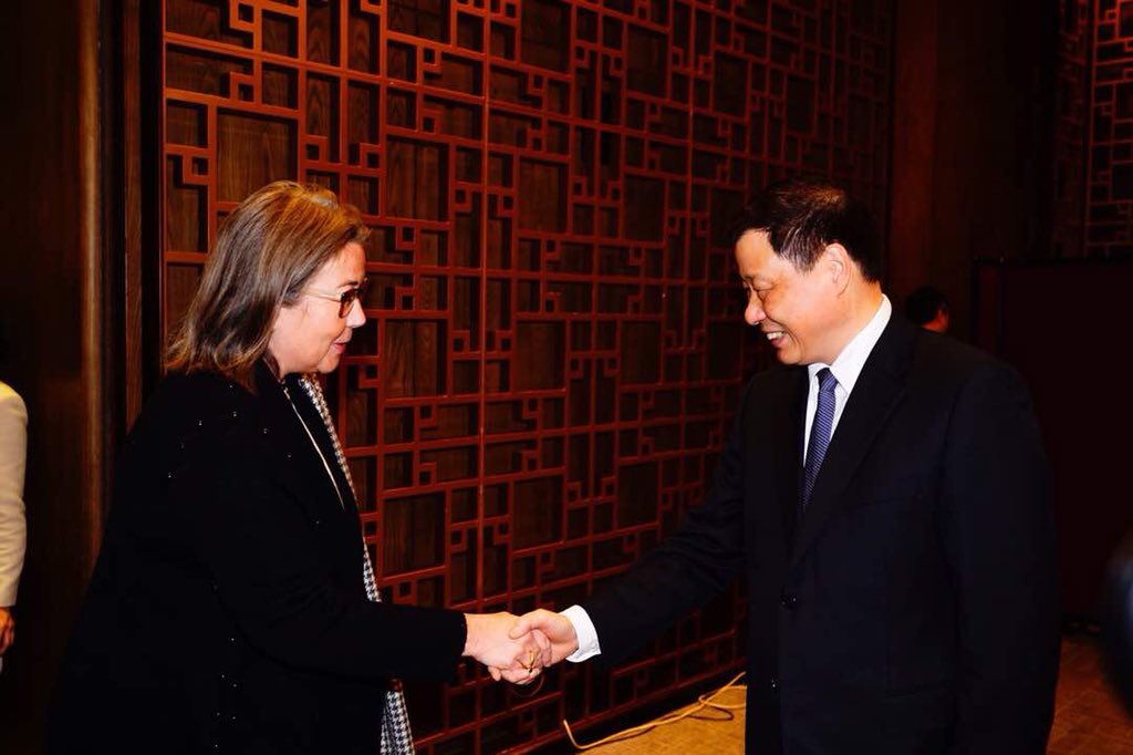 Anneke_Adema's tweet photo. Ambitious and confident #Shanghai

Today -in meeting with CG’s -upbeat presentation by mayor Ying Yong on economic success  (7%growth), #SFTZ and opening up, Shanghai’s leading role in #BeltAndRoadInitiative and #financial #innovation and#eco ambitions ! 

@NLinChina 
@ia_china https://t.co/2xBWzbiGAD