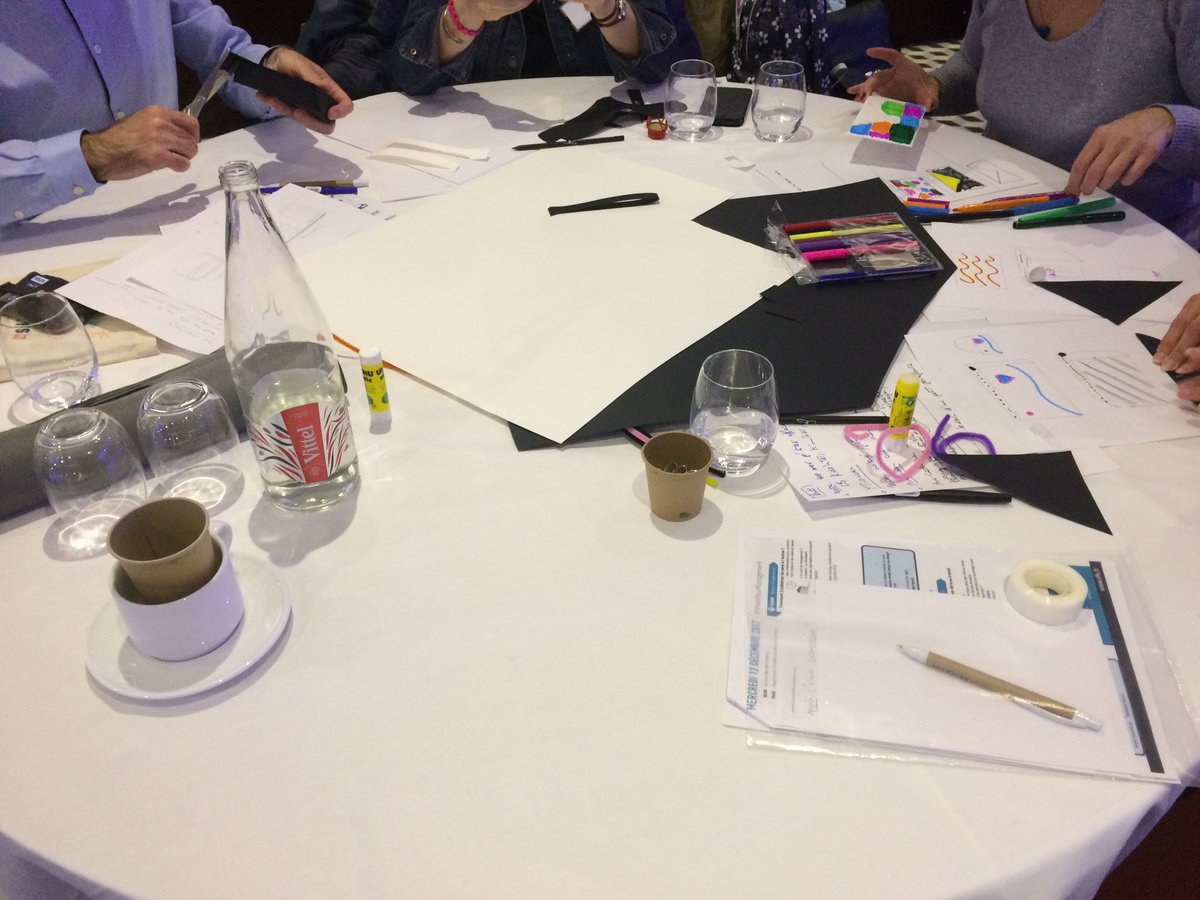 _MarionAubry's tweet photo. Apres une heure de travail le résultat de l'atelier Design Thinking est bluffant ! Merci @AnneChanard @CarolineJumeau et bravo à tous nos participants pour leur créativité  #PIM2017 https://t.co/KHXogHAm61