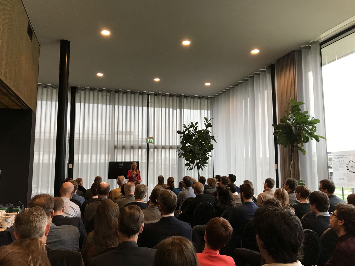 Sfeerimpressie van de laatste bijeenkomst van de fietscommunity: Al veel goed fietsonderzoek – Maar het kan nog breder. Je leest het hier: bit.ly/2AAEb5k