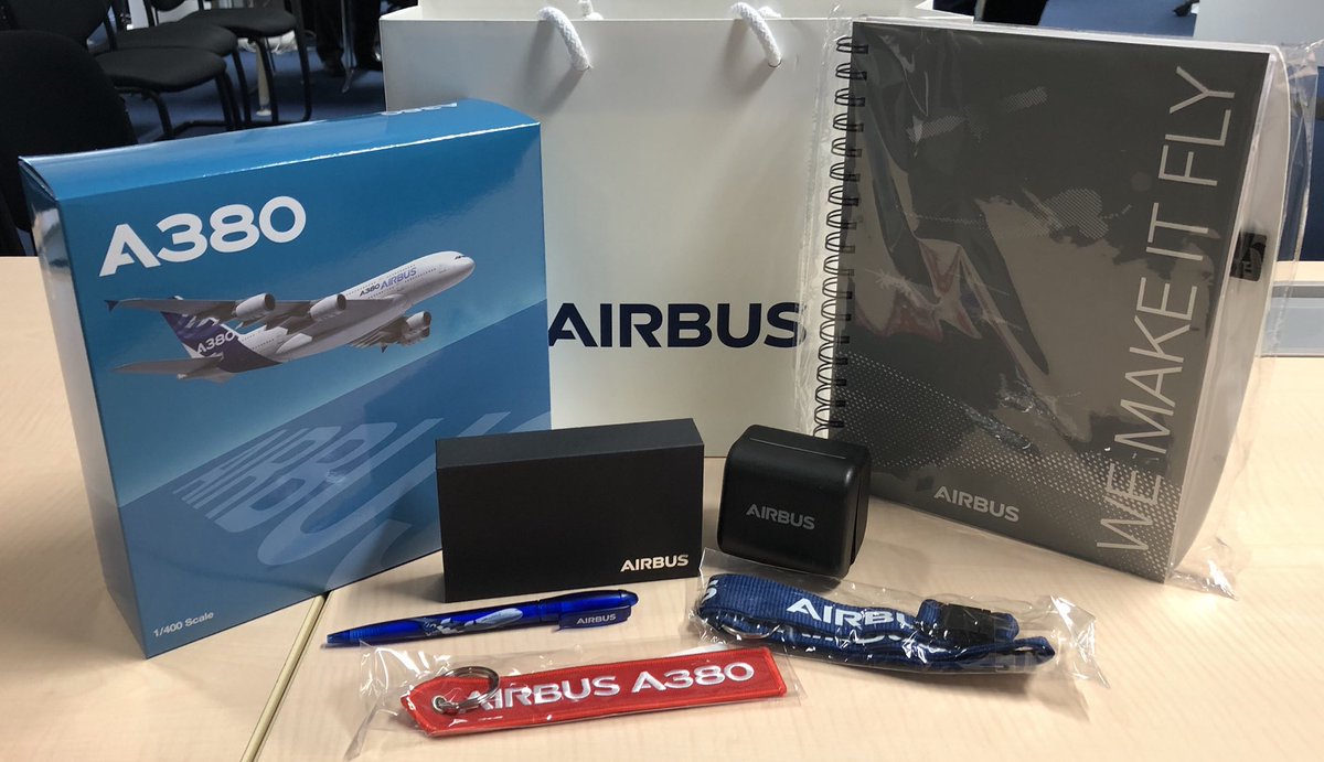 zeTravelersClub's tweet photo. Noël 🌲🎅 approche à grands pas et @Airbus se joint à nous pour vous offrir un lot exceptionnel lors de ce #Jeu #Concours 🎁 

💝 maquette #A380, clef USB, remove before flight, stylo, bloc notes, tour de cou et adaptateur 😍

🔩 RT + Follow @zeTravelersClub

🏁 jusqu’au 20/12/17 https://t.co/YxoPXt2tcP