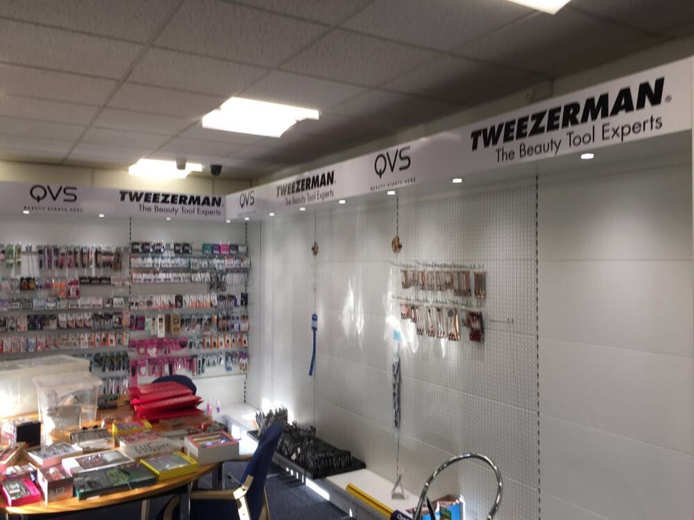 CRS_Graphics's tweet image. How’s that store looking? Ready for a refresh in 2018? Here’s an example of the work we can produce call 0115 9400051 #signwriter #Nottingham #centralhour #yorkshirehour