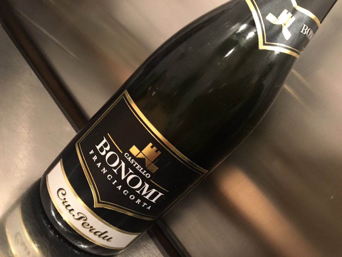 Amici #Winelovers il suggerimento di stasera è certezza il #CruPerdu di #CastelloBonomi la #Franciacorta di <a href="/Casa_Paladin/">Casa Paladin</a> 🤗 molto amato da <a href="/NicoloTiziana/">Tiziana Nicolo</a>